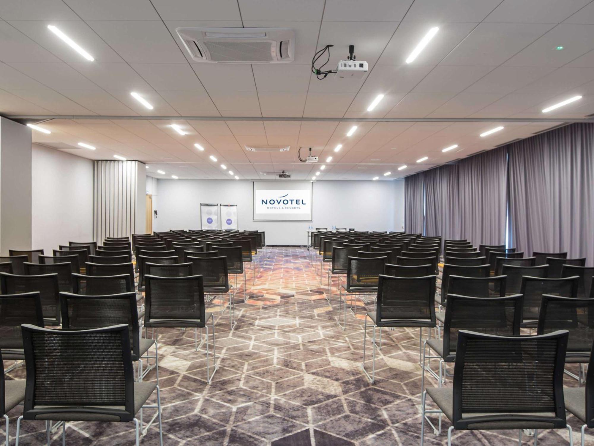 Novotel Wroclaw City Kültér fotó